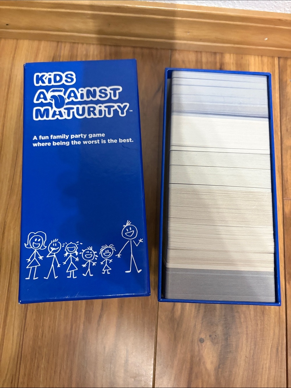 Family Card Game - Blue - Picture 3 of 3
